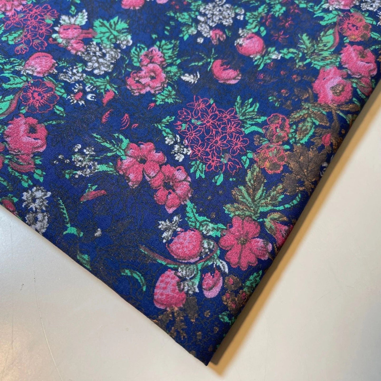 100% Cotton Vintage Floral Fabric | 44" (112cm) Wide Novelty Print for Dressmaking, Quilting & Craft Material – Sold by the Metre
