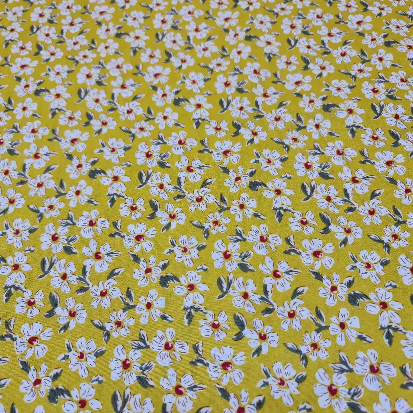 Spring Floral 100% Cotton Poplin Daisy Flower Print Fabric | 58" (147cm) Wide Dressmaking, Craft & Quilting Material – Sold by the Meter
