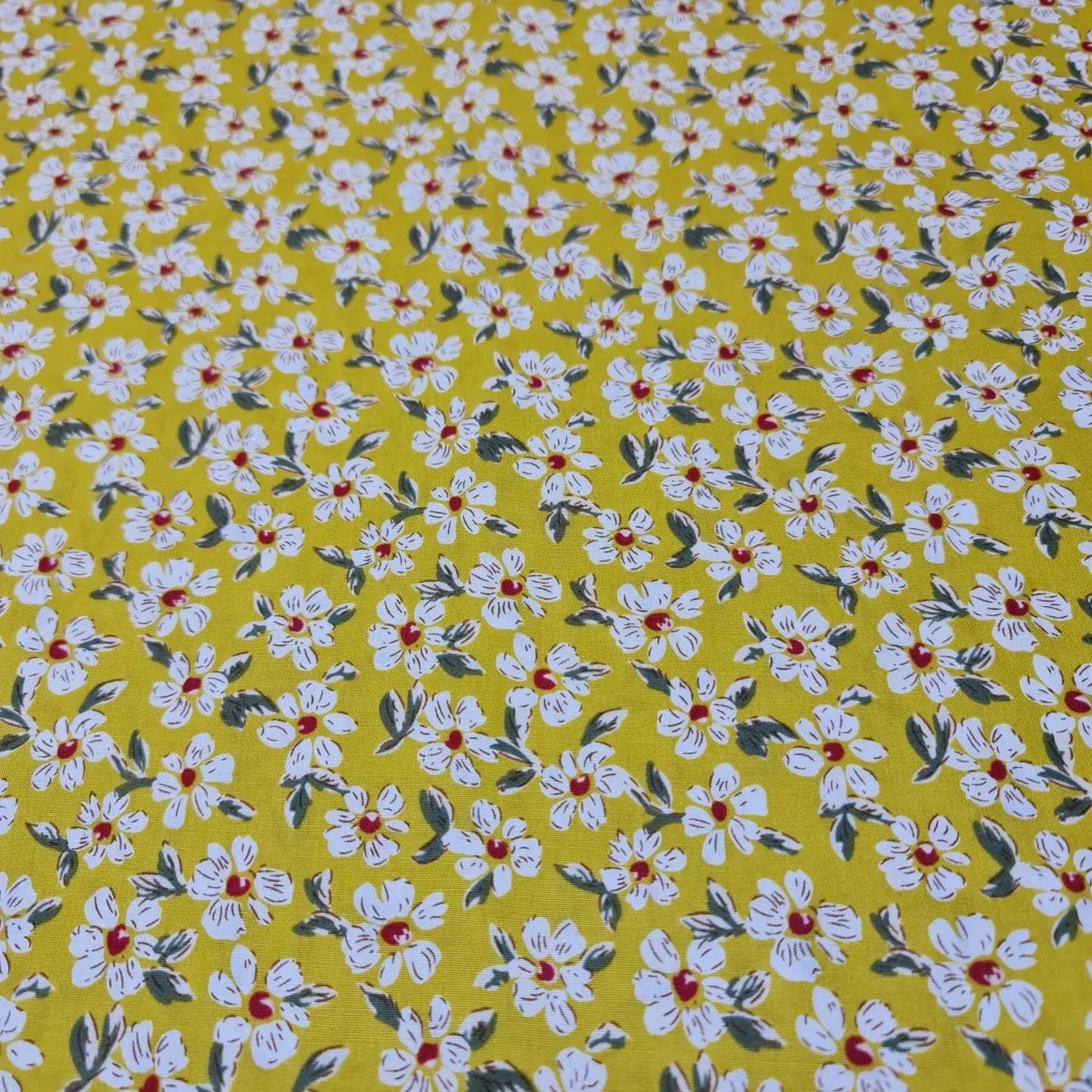 Spring Floral 100% Cotton Poplin Daisy Flower Print Fabric | 58" (147cm) Wide Dressmaking, Craft & Quilting Material – Sold by the Meter