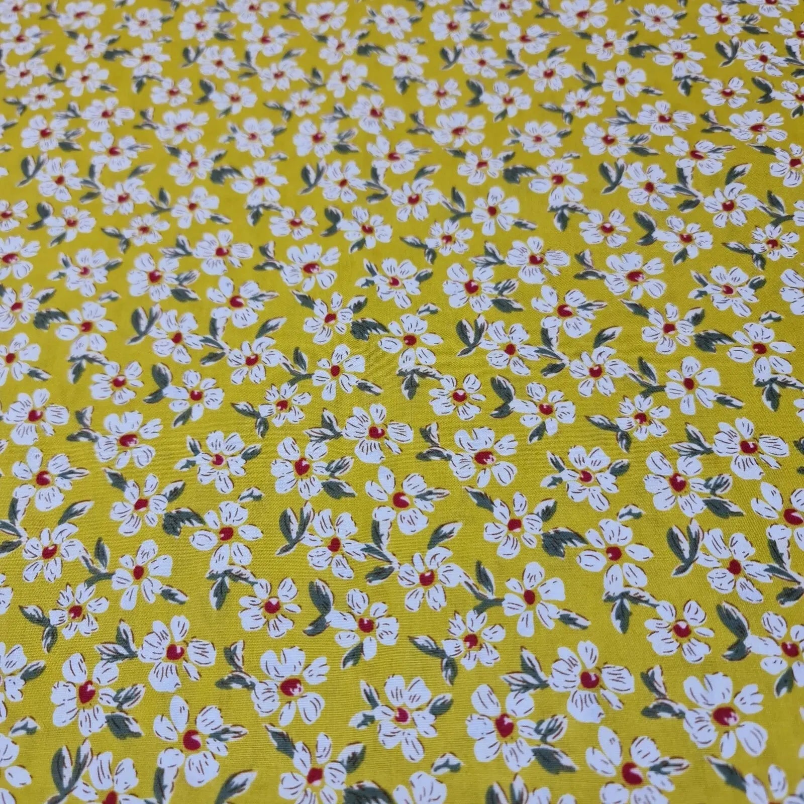 Spring Floral 100% Cotton Poplin Daisy Flower Print Fabric | 58" (147cm) Wide Dressmaking, Craft & Quilting Material – Sold by the Meter