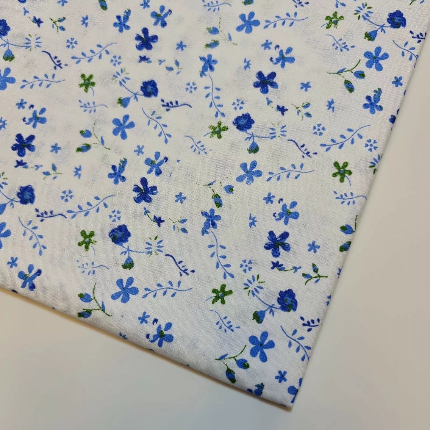 100% Cotton Printed Fabric | Leopard, Ditsy, Vintage, Polka & Rose Floral Designs – 44" (112cm) Wide Soft Dressmaking & Craft Material – Sold by the Metre