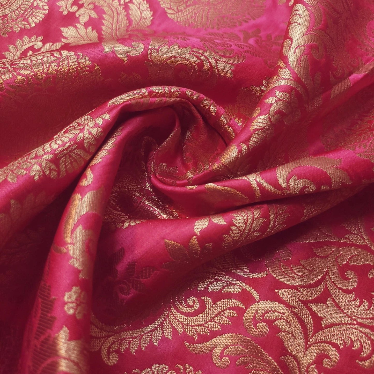 Brocade Ornamental Floral Fabric | Gold Metallic Jacquard 44" (112cm) Wide Dressmaking, Costume & Craft Material – Sold by the Metre  Hot Pink
