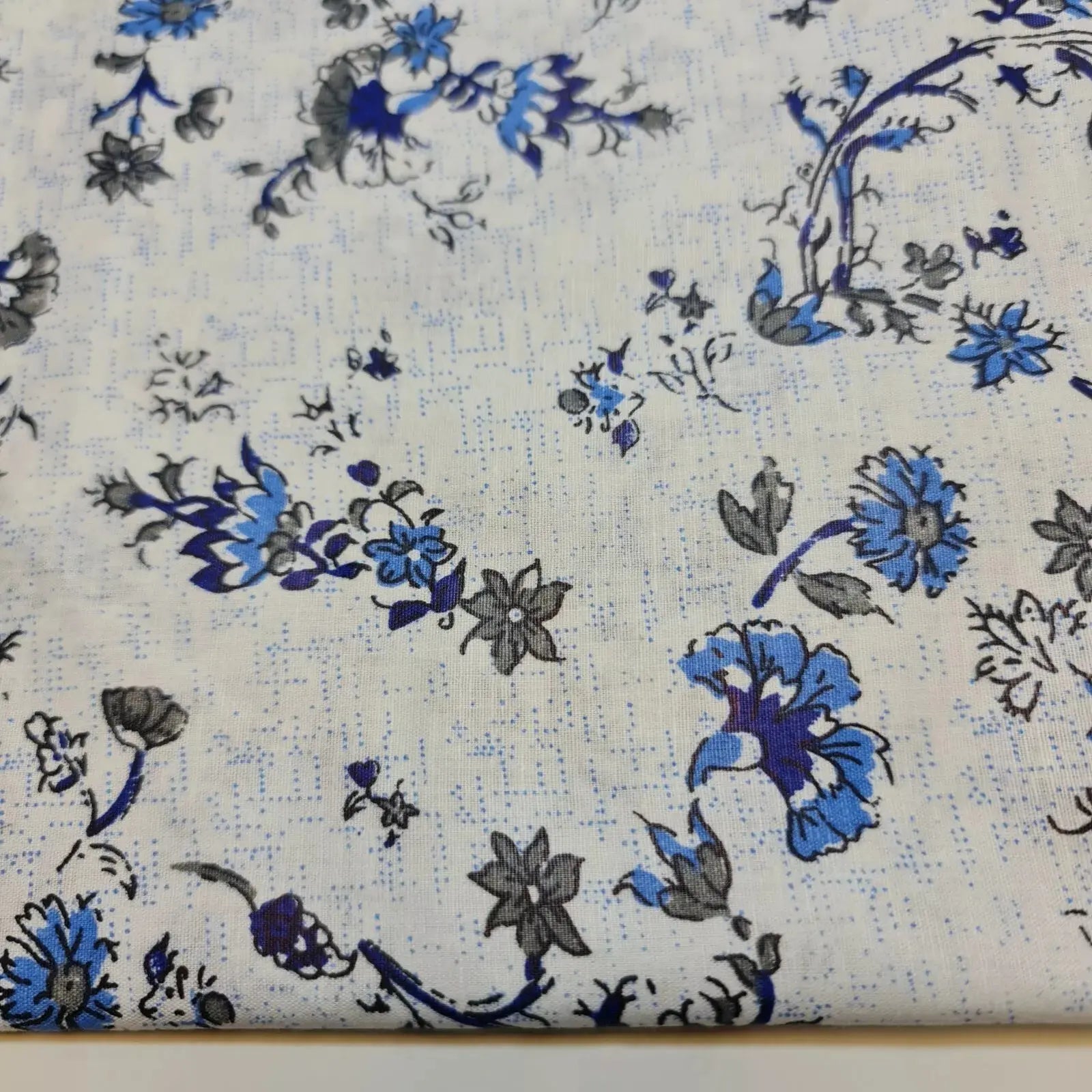 100% Cotton Leopard Ditsy Floral Print Fabric | 44" (112cm) Wide Dressmaking, Quilting & Craft Material – 20 Metre Roll