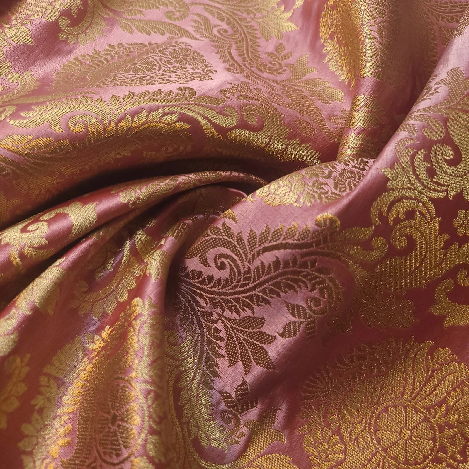 Brocade Ornamental Floral Fabric | Gold Metallic Jacquard 44" (112cm) Wide Dressmaking, Costume & Craft Material – Sold by the Metre  Dusty Pink