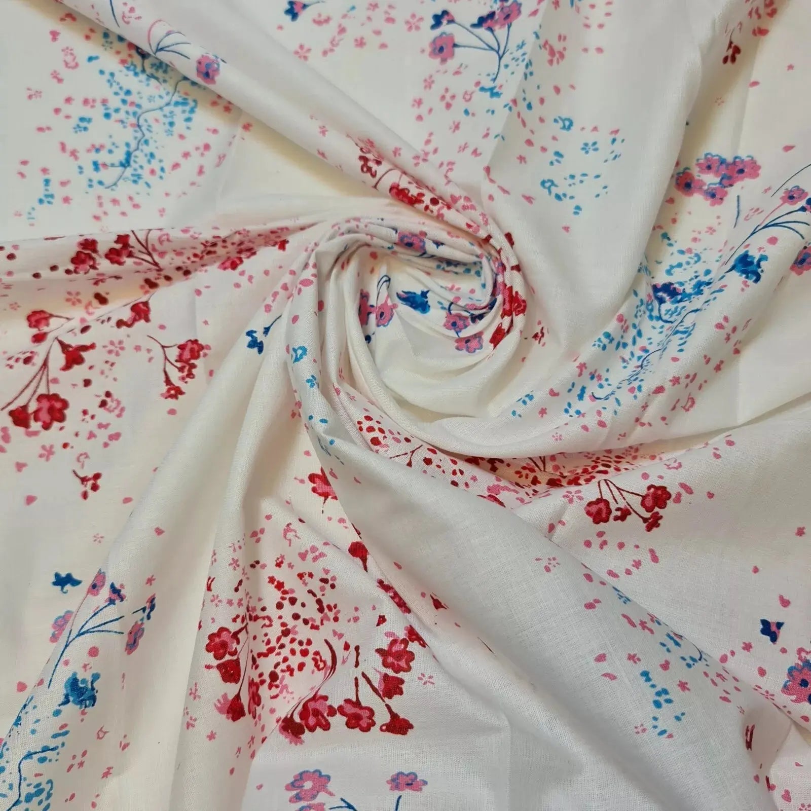 100% Cotton Leopard Ditsy Floral Print Fabric | 44" (112cm) Wide Dressmaking, Quilting & Craft Material – 20 Metre Roll
