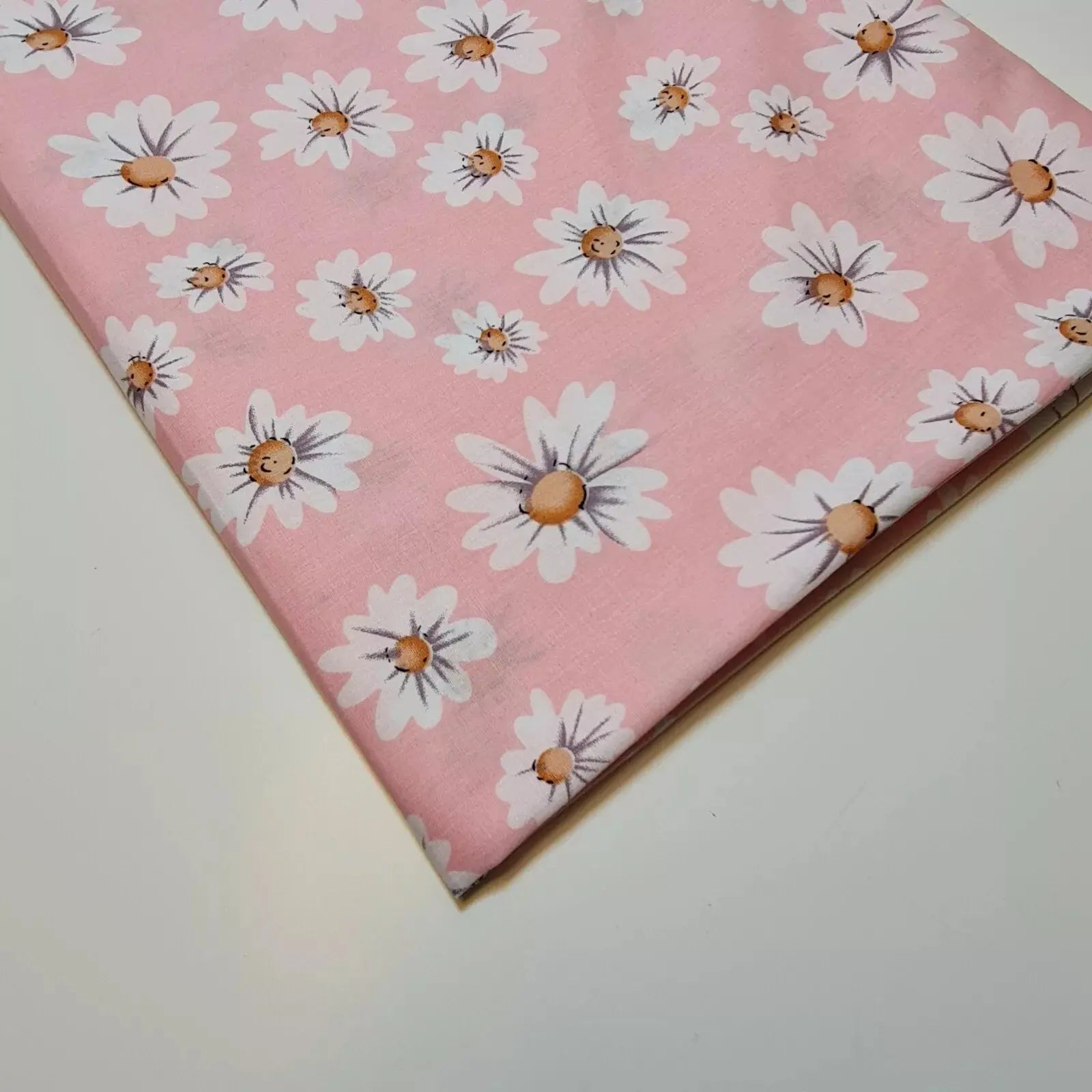 100% Cotton Poplin Daisy Flower Fabric | 58" (147cm) Wide Dressmaking, Craft & Quilting Material – Sold by the Meter