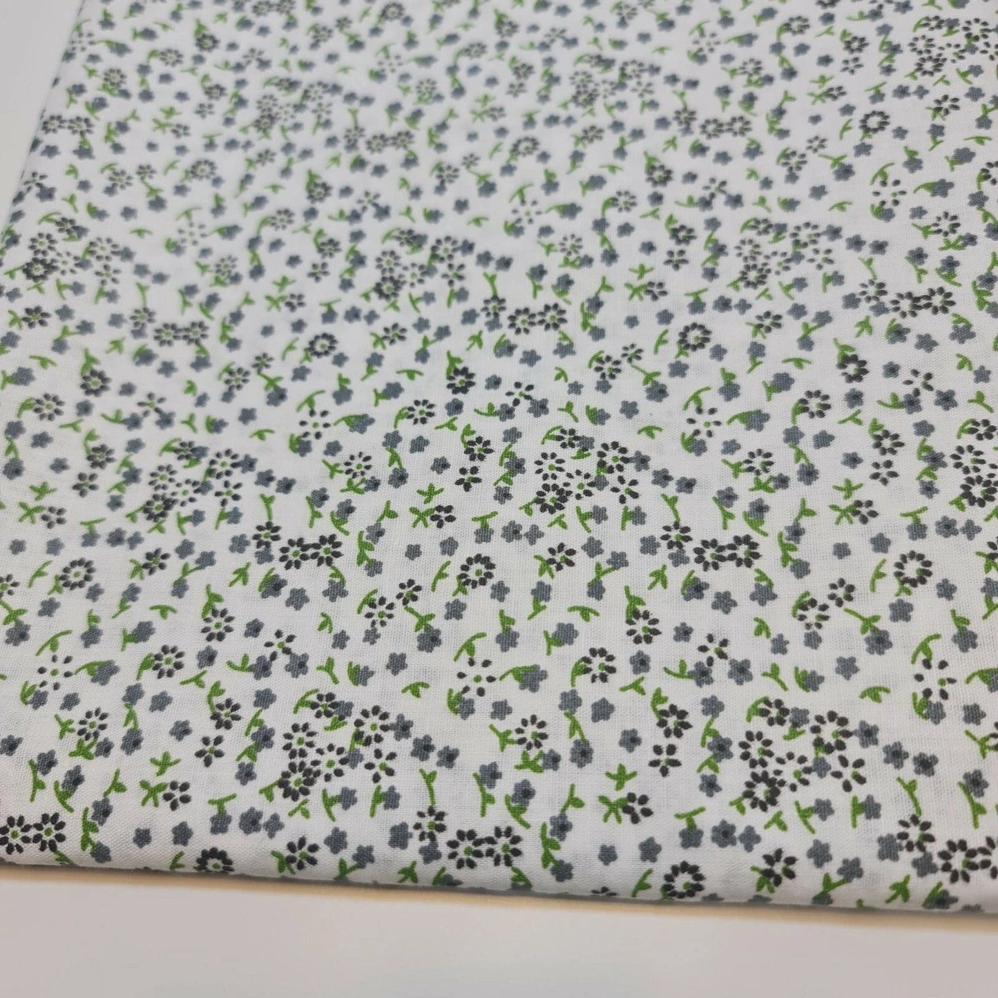 100% Cotton Printed Fabric | Leopard, Ditsy, Vintage, Polka & Rose Floral Designs – 44" (112cm) Wide Soft Dressmaking & Craft Material – Sold by the Metre